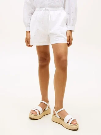Barnshorts med broderade hål
