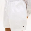 Barnshorts med broderade hål