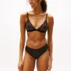 Brasiliansk bikinitrosa i spets Brasiliansk bikinitrosa i spets