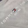 Broderad T-shirt med Tommy-logotyp i smal passform Broderad T-shirt med Tommy-logotyp i smal passform