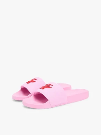 Broderade pooltofflor med monogram