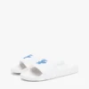 Broderade pooltofflor med monogram Broderade pooltofflor med monogram
