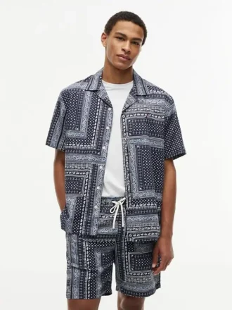 Camp-skjorta med bandana-patchwork i klassisk passform