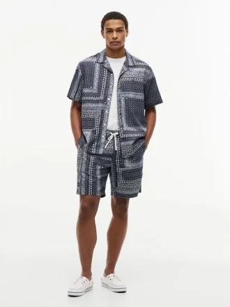 Camp-skjorta med bandana-patchwork i klassisk passform