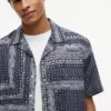Camp-skjorta med bandana-patchwork i klassisk passform