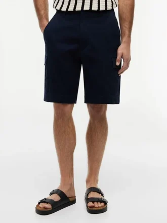 Cargoshorts i stretchig twill med avslappnad passform