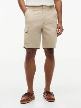 Cargoshorts i stretchig twill med avslappnad passform