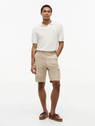 Cargoshorts i stretchig twill med avslappnad passform