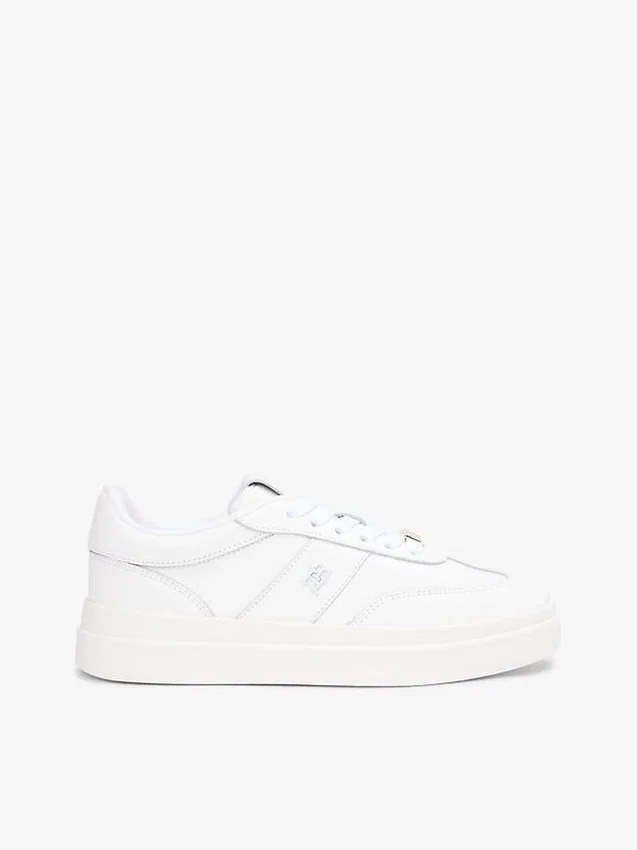 Court-sneakers i kornigt läder Court-sneakers i kornigt läder