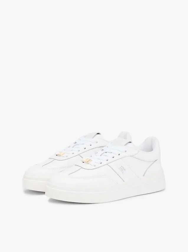 Court-sneakers i kornigt läder Court-sneakers i kornigt läder