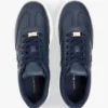 Court-sneakers i kornigt läder Court-sneakers i kornigt läder