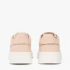 Court-sneakers i kornigt läder Court-sneakers i kornigt läder
