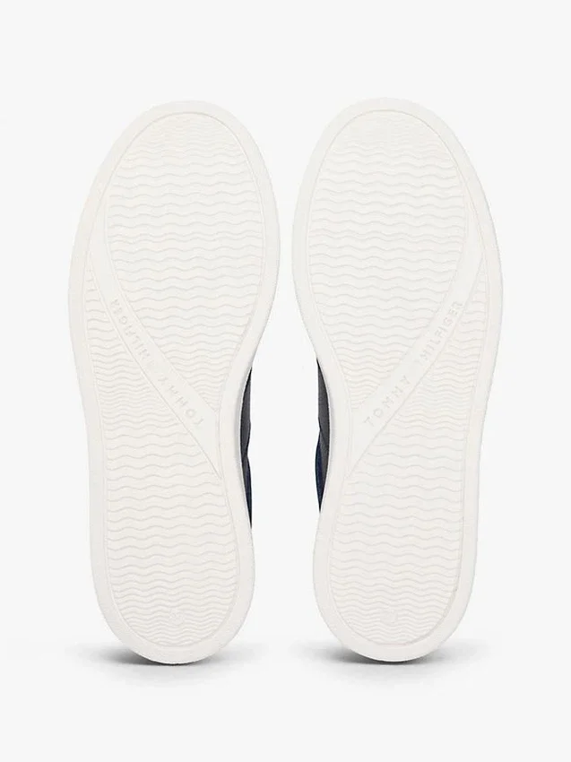 Court-sneakers i kornigt läder Court-sneakers i kornigt läder