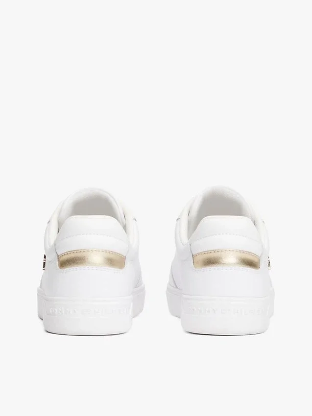 Court-sneakers i läder med metallic-detaljer Court-sneakers i läder med metallic-detaljer