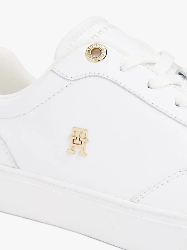 Court-sneakers i läder med metallic-detaljer Court-sneakers i läder med metallic-detaljer