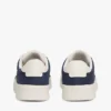 Court-sneakers med ton-i-ton-logotyp