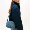 Crossbody-väska i denim med flaggtryck över hela ytan Crossbody-väska i denim med flaggtryck över hela ytan