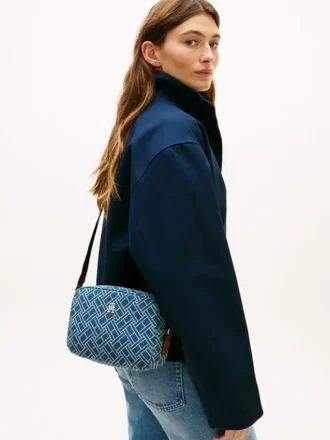 Crossbody-väska i denim med flaggtryck över hela ytan