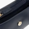 Crossbody-väska med flik och pebble-finish Crossbody-väska med flik och pebble-finish