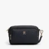 Crossbody-väska med präglad monogram över hela ytan Crossbody-väska med präglad monogram över hela ytan