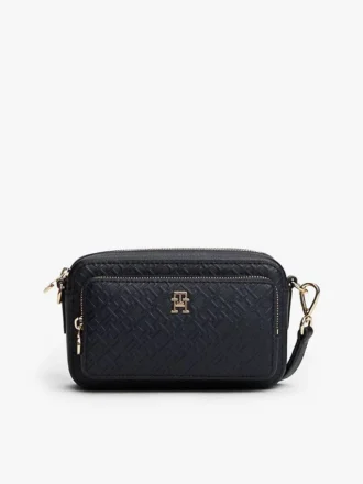 Crossbody-väska med präglad monogram över hela ytan