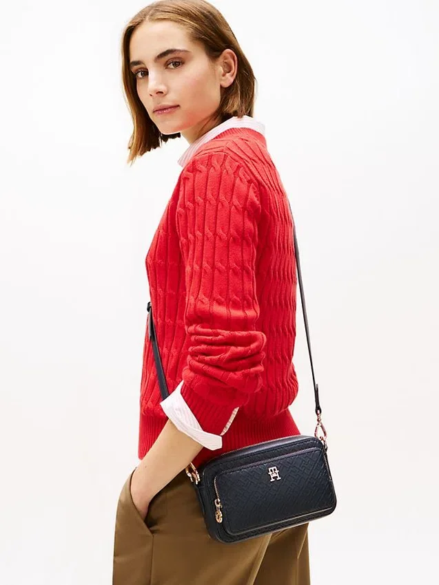 Crossbody-väska med präglad monogram över hela ytan Crossbody-väska med präglad monogram över hela ytan