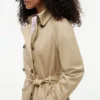 Dubbelknäppt trenchcoat med bälte Dubbelknäppt trenchcoat med bälte