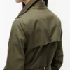 Dubbelknäppt trenchcoat med bälte Dubbelknäppt trenchcoat med bälte