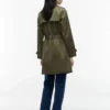 Dubbelknäppt trenchcoat med bälte Dubbelknäppt trenchcoat med bälte