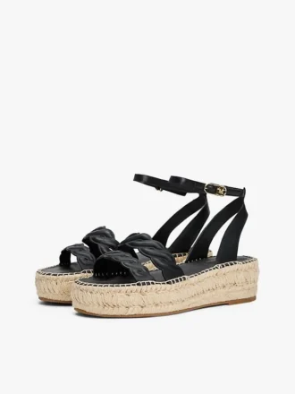 Espadriller med vridna remmar i läder