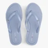 Flip-flops med monogramdetaljer