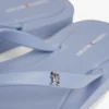 Flip-flops med monogramdetaljer
