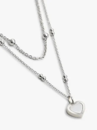 Halsband med hjärtberlock i två lager