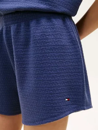 Henley-T-shirt och shorts i sovset