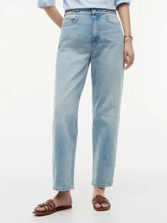 Högmidjade, avsmalnande Jeans
