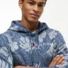 Hoodie med borstad insida och tropiskt tryck