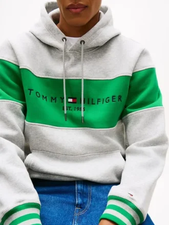 Hoodie med färgblock och logotyp