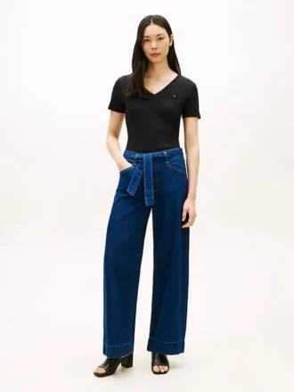 Jeans med hög midja, bälte och vida ben