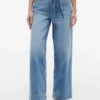 Jeans med hög midja, bälte och vida ben