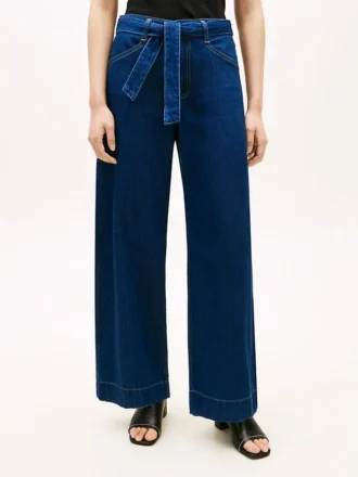 Jeans med hög midja, bälte och vida ben