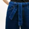 Jeans med hög midja, bälte och vida ben Jeans med hög midja, bälte och vida ben