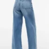 Jeans med hög midja, bälte och vida ben