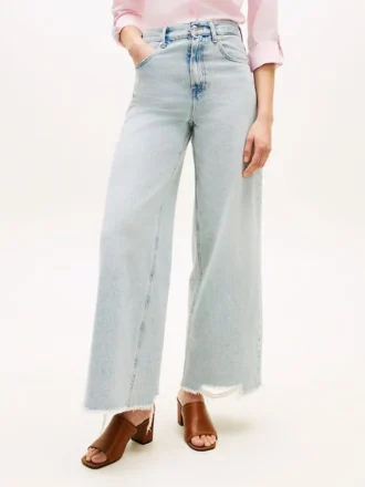 Jeans med hög midja, vid ben och rå kant