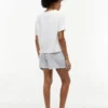 Kortärmad T-shirt och korta shorts Kortärmad T-shirt och korta shorts