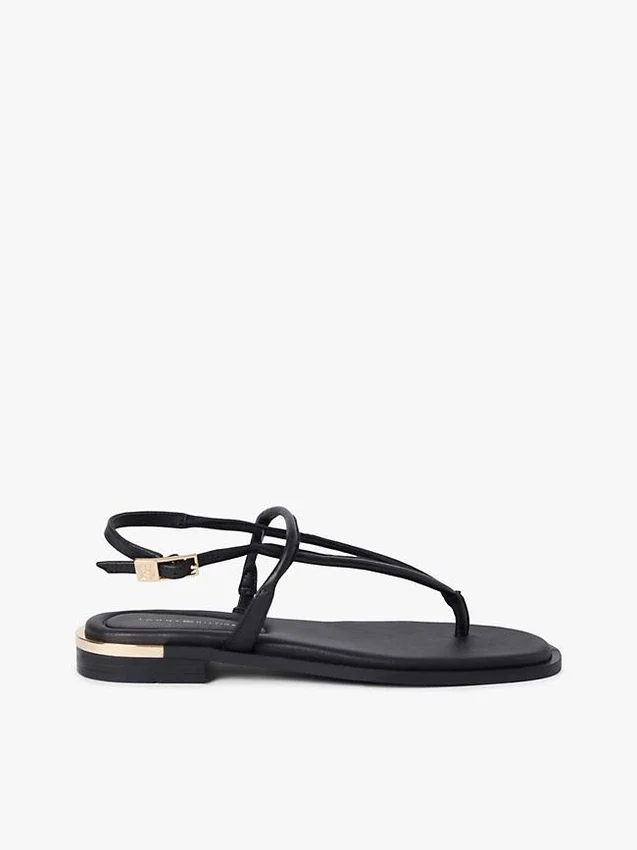 Lädersandal med metalliska detaljer Lädersandal med metalliska detaljer