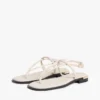 Lädersandal med metalliska detaljer Lädersandal med metalliska detaljer