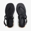 Lädersandal med metalliska detaljer Lädersandal med metalliska detaljer
