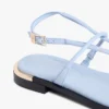 Lädersandal med metalliska detaljer Lädersandal med metalliska detaljer