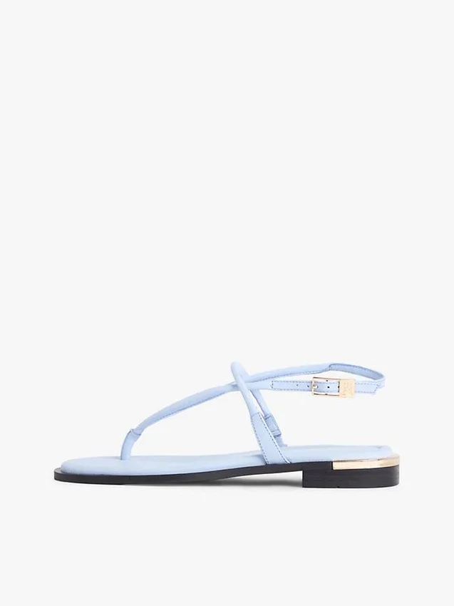 Lädersandal med metalliska detaljer Lädersandal med metalliska detaljer
