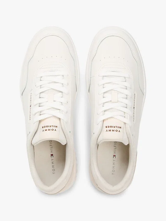 Låg sneaker i läder- och mockablandning Låg sneaker i läder- och mockablandning